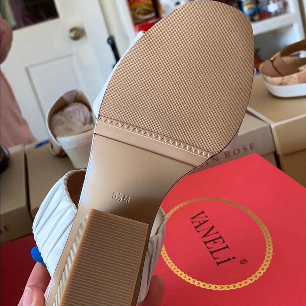 White sandals made by vaneli. New in box - Picture 3 of 3